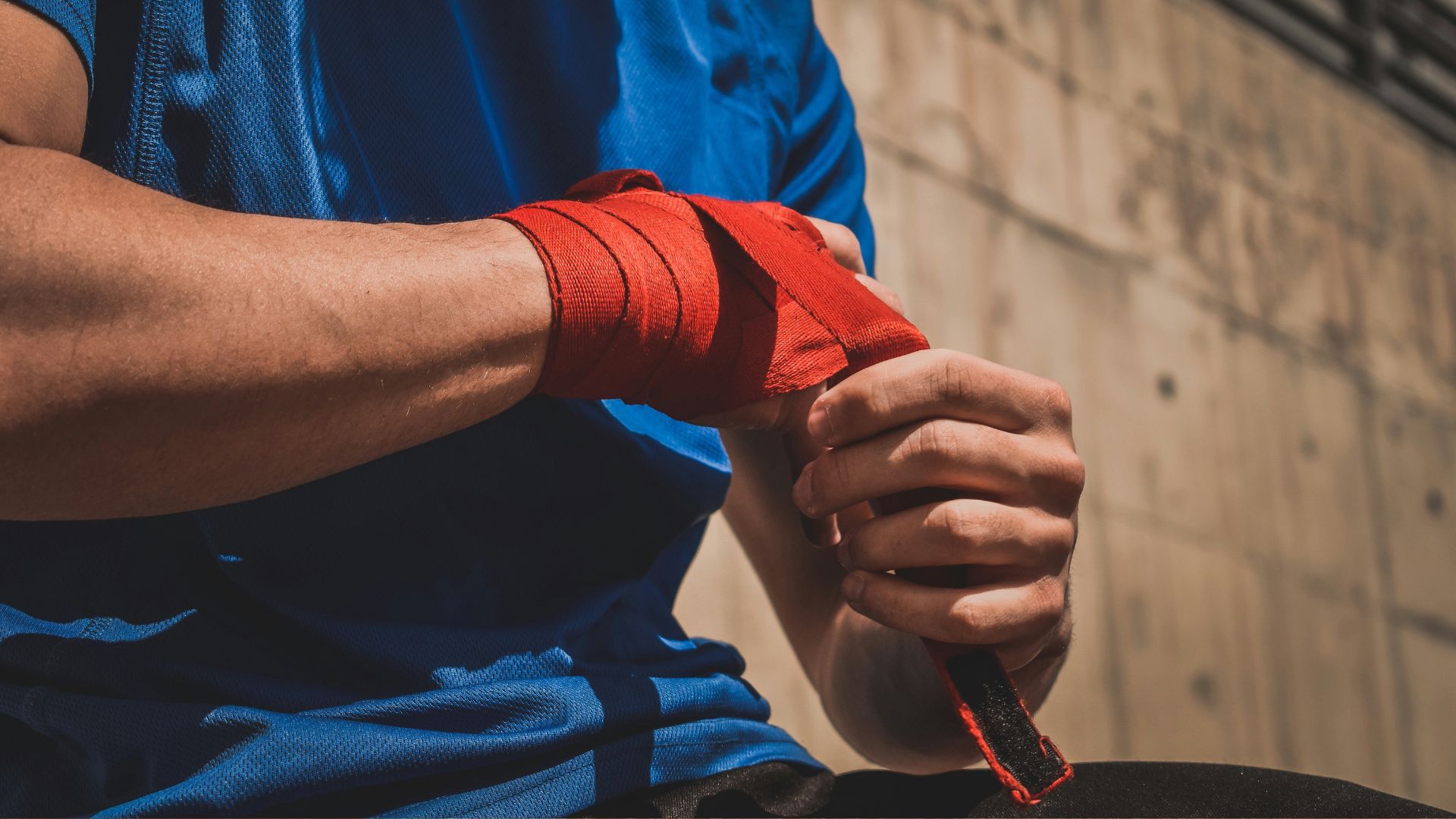 Man wraps wrist ahead of workout to minimise need for injury recovery in infrared sauna